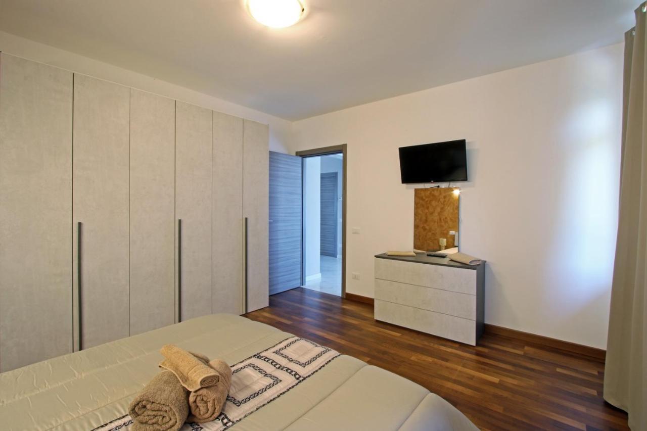 Palazzo Richard Leone Apartment อูดิเน ภายนอก รูปภาพ