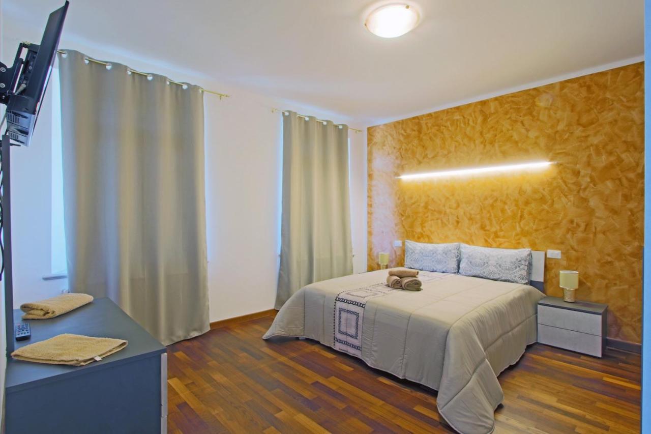 Palazzo Richard Leone Apartment อูดิเน ภายนอก รูปภาพ